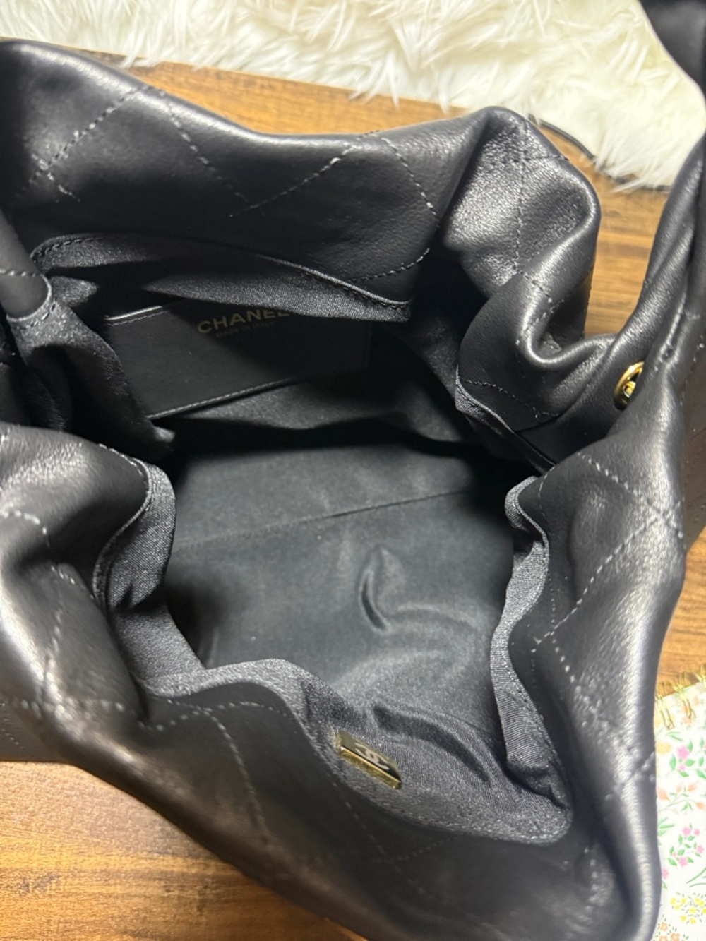CHANEL Black Quilted Leather Shoulder Bag with Gold Chain Detail - Picture 6 of 11